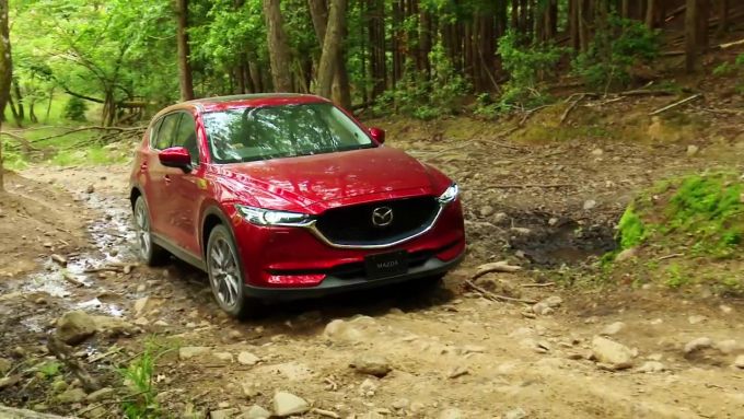 マツダ、国内向けに不整地を走るCX-30とCX−5の動画を公開