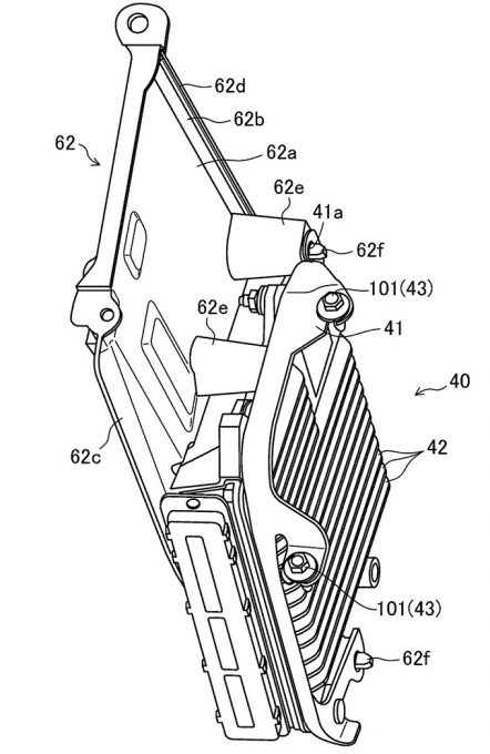 マツダ、ラージ商品群のエンジンカプセルカバーの特許出願